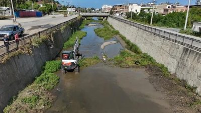 İskenderun Belediye Başkanı Mehmet Dönmez, hava sıcaklıklarının artmasıyla vatandaşların yaşamını