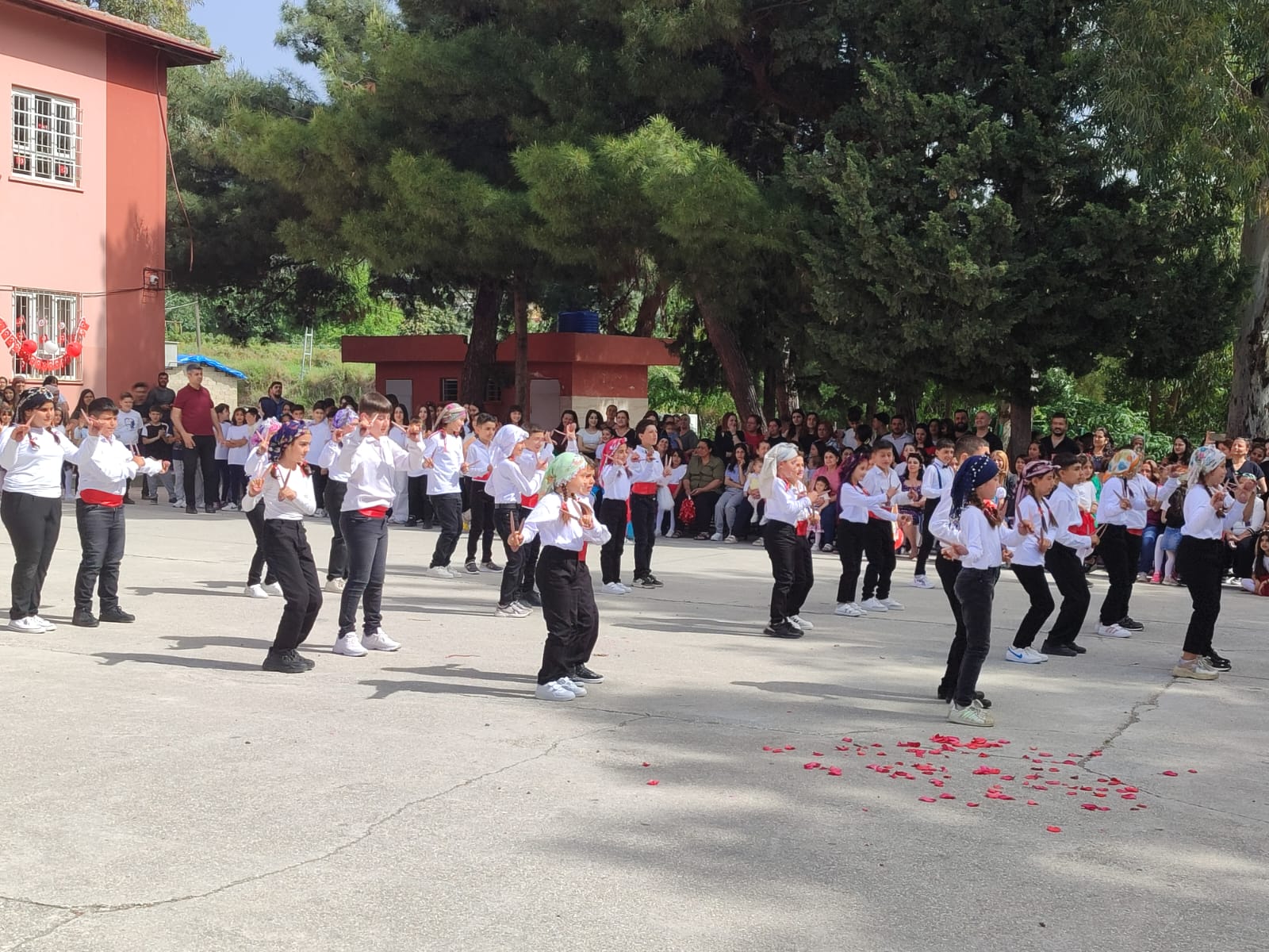 Üçgedik Ortaokulu’nda 23 Nisan çoşkusu