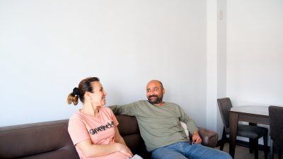 Kahramanmaraş merkezli depremlerde evleri yıkılan Hataylı Çolak ailesine yeni evleri