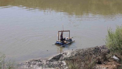 Hatay’da yaşayan mobilya ustası Hidayet Yeniocak, atık malzemelerden 10 günlük
