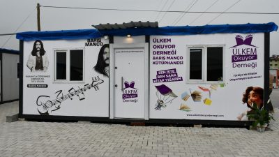 Hatay’da, 6 Şubat 2023 depremlerinin ardından Ülkem Okuyor Derneği tarafından