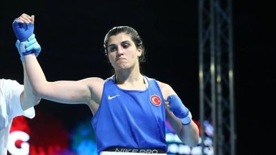 
Sırbistan'da gerçekleştirilen 2024 Büyükler Avrupa Boks Şampiyonası'nda Busenaz Sürmeneli, altın