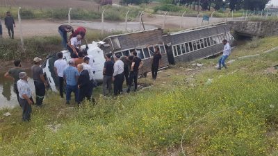 Hatay’ın Kırıkhan ilçesinde meydana gelen trafik kazasında, kontrolden çıkan bir