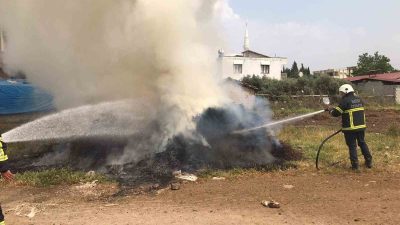 Hatay’ın Reyhanlı ilçesinde çıkan odun yangını, itfaiye ekiplerinin müdahalesiyle söndürüldü.