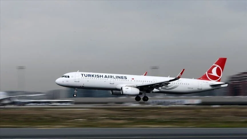 Türk Hava Yolları’nın TK1766 sefer sayılı uçağı, akşam saatlerinde İstanbul’a