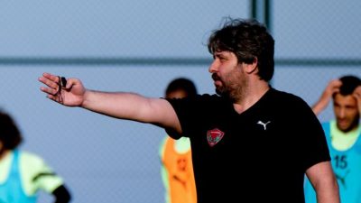 Hatayspor teknik direktörü Özhan Pulat, idari konularda yaşanan sıkıntıların sahaya