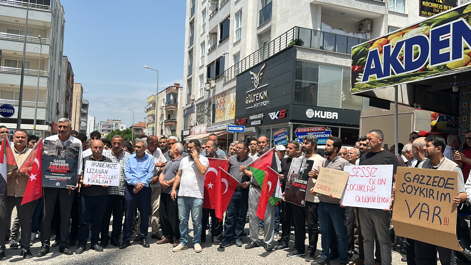 İsrail’in Gazze’ye saldırıları protesto edildi