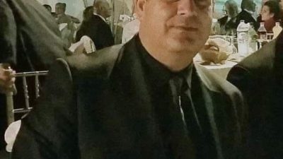 Hatay’ın Arsuz ilçesinde, tadilat için merdivenle iki katlı evin damına