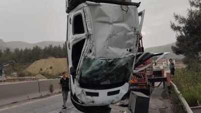 Belen’de yaşanan trafik kazasında bir araç takla attı ve içerisinde