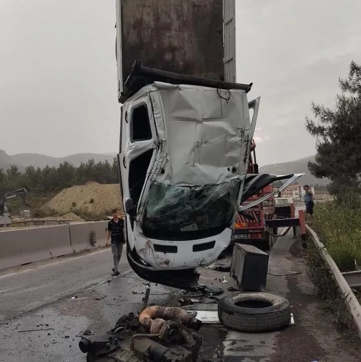 Belen’de Araç Takla Attı, İki Kişi Yaralandı