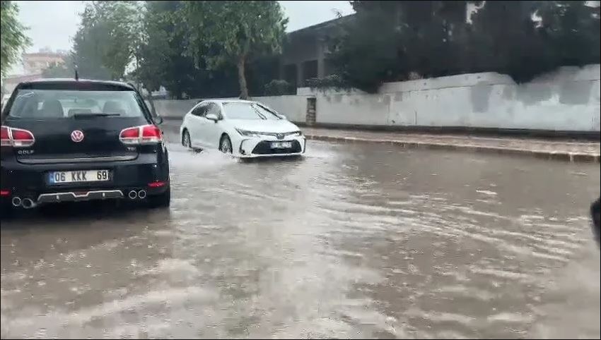 Mayıs Yağmuru İskenderun’u Vurdu