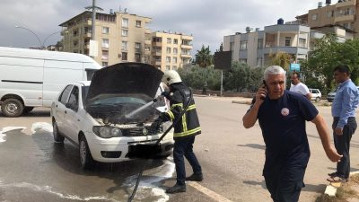 Hatay’ın Reyhanlı ilçesinde bulunan Yeni Mahalle Atatürk Caddesi’nde bir araç