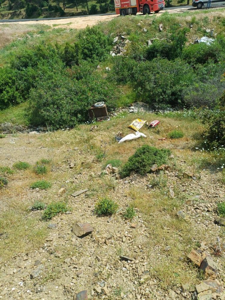 Hatay’ın Hassa ilçesinde kontrolden çıkarak dereye uçan motosikletin sürücüsü yaralandı.