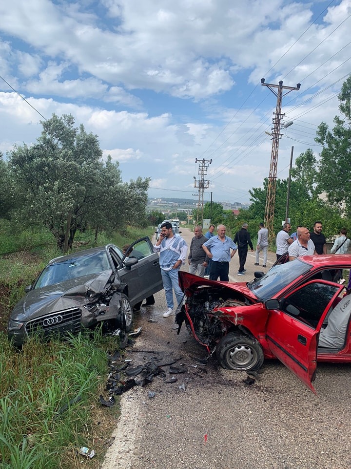 Erzin’de Trafik Kazası: 8 Yaralı