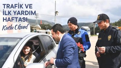 Belen Kaymakamı Mahmut Sami Yılmaz, trafik uygulamasında sürücülerle sohbet etti.