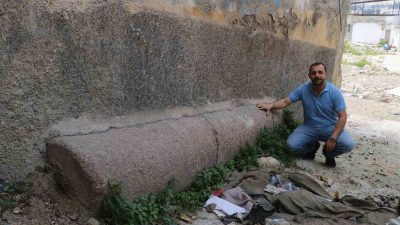 Depremin vurduğu Hatay’da 2 katlı ağır hasarlı binanın altında bulunan