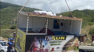 &nbsp; Hatay Büyükşehir Belediyesi Zabıta Ekipleri, kaldırım işgalleriyle mücadele kapsamında