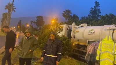 M.Aksoy caddesi,E-5 karayolu ile Liya Marin sitesi bölgesindeki göllenmelere müdahale