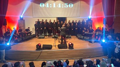 Yayladağı Belediyesi’nin ev sahipliğinde gerçekleştirilen etkinlikte, Antakya Medeniyetler Korosu, duygusal