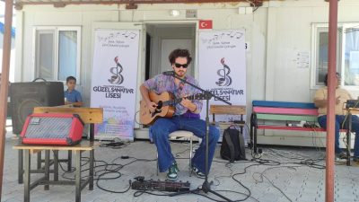 Türkiye’nin sevilen genç Rock yıldızlarından Evrencan Gündüz Hatay’da öğrenciler ile