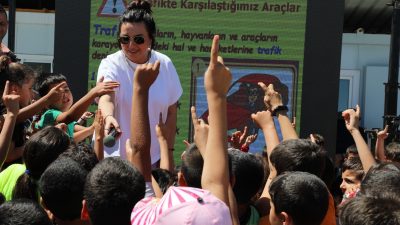 Hatay Büyükşehir Belediyesi, “Trafik Haftası” etkinlikleri kapsamında Antakya Güzelburç Kızılay