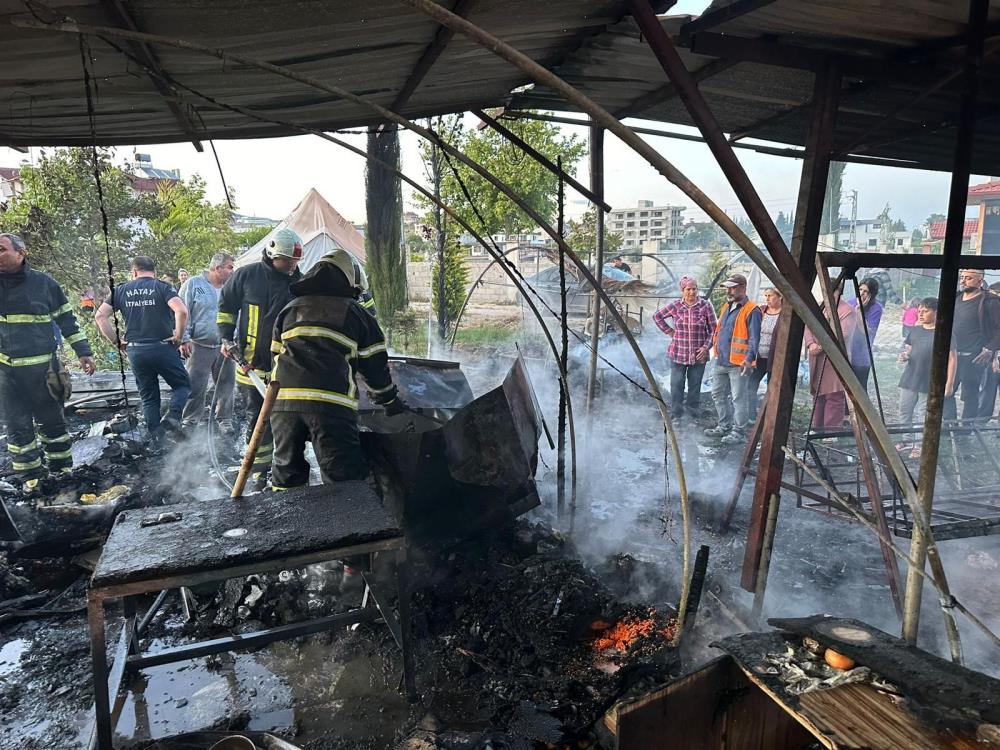 İki İlçedeki Baraka Yangınları Söndürüldü