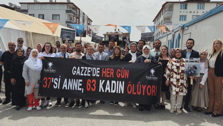 AK Parti Kadın Kolları İsrail Saldırılarını Protesto Etti