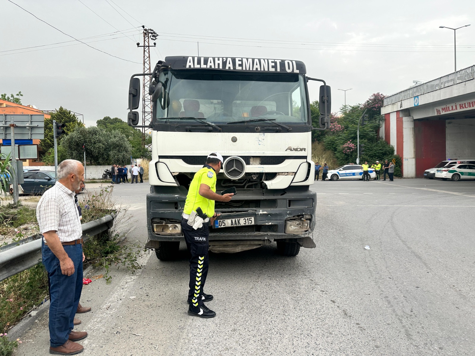 Kamyonun Freni Boşaldı: 2 Yaralı