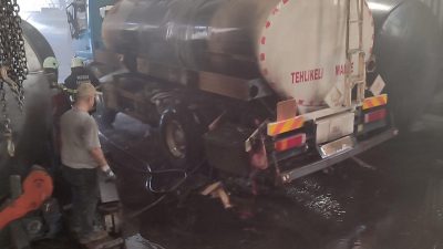 Payas’ta bir akaryakıt tankeri üzerinde yapılan kaynak çalışması sırasında tanker