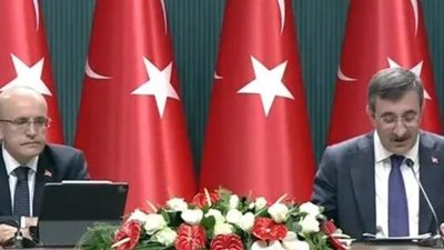 Cumhurbaşkanlığı Sarayı’nda gerçekleşen toplantıda, Cumhurbaşkanı Yardımcısı Cevdet Yılmaz ve Hazine