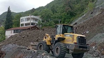 Hatay’ın Dörtyol ilçesinde kuvvetli yağışın ardından Çökek yaylası yolunda meydana