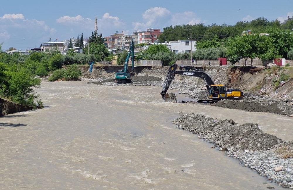 Hatay’ın Dörtyol ilçesinde, kuvvetli