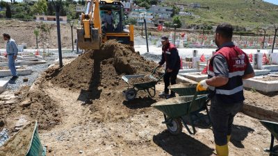 Hatay Büyükşehir Belediyesi, Antakya ilçesinde bulunan Narlıca Deprem Şehitleri Mezarlığı’nda