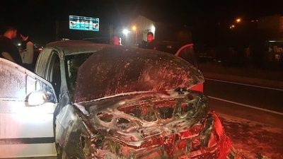 Hatay Arsuz’da Salı akşamı seyir halindeki bir otomobil bilinmeyen nedenle