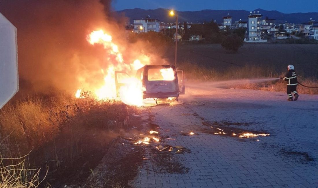 Antakya-Üzümdalı civarındaki yangında otomobil