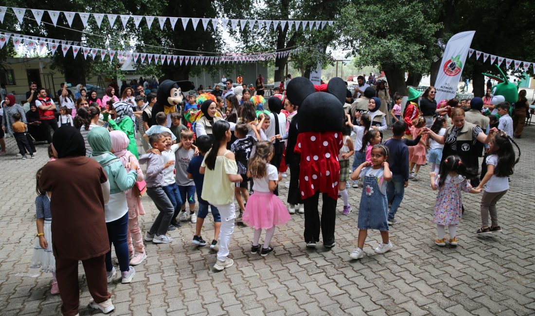 Hatay'ın Altınözü ilçesinde öksüz ve yetim çocuklar için piknik etkinliği