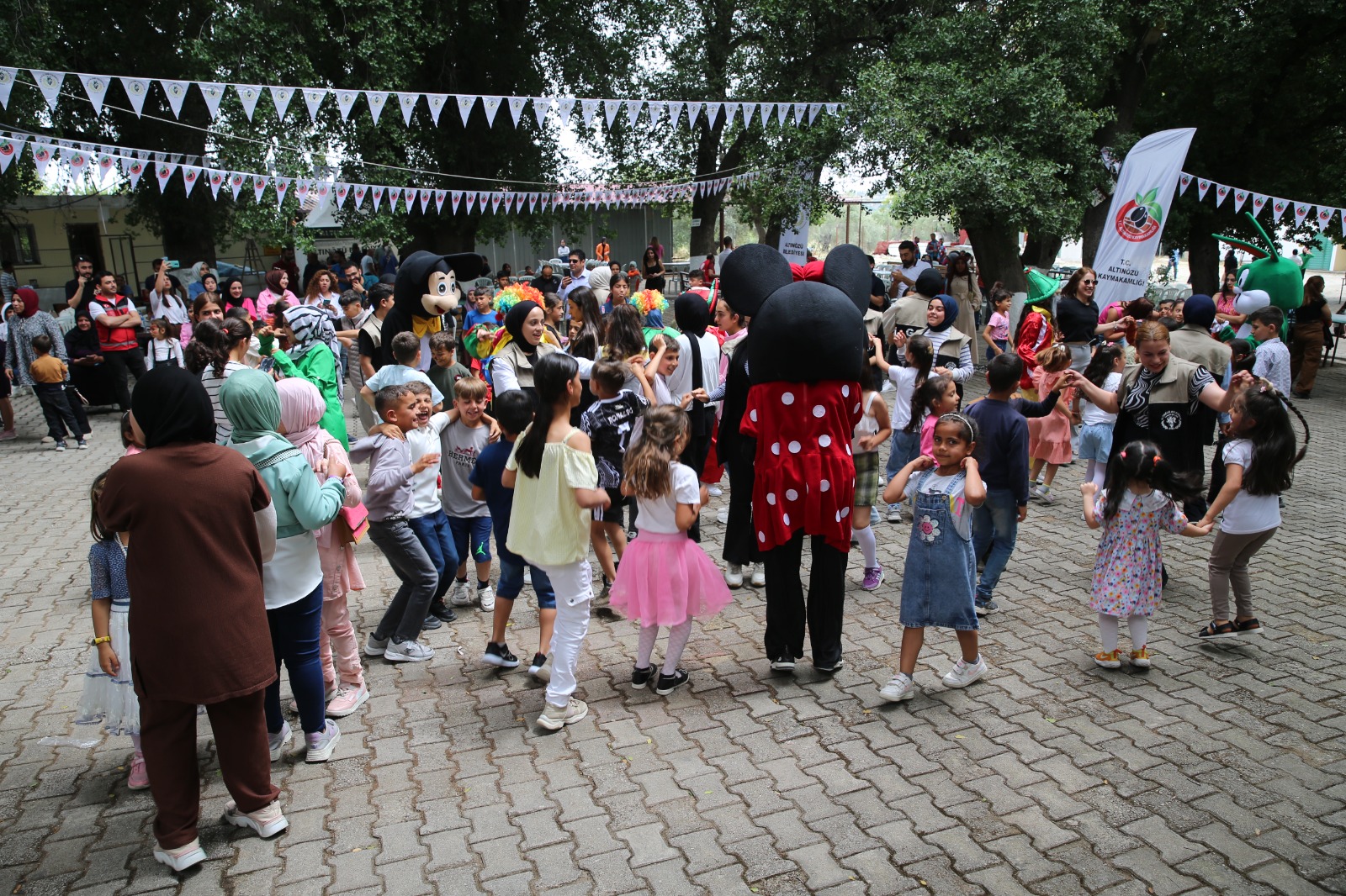 Öksüz ve yetim çocuklar piknikte buluştu