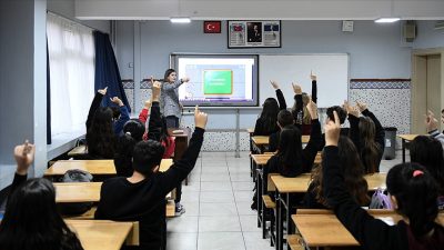Milli Eğitim Bakanlığınca (MEB), 20 bin sözleşmeli öğretmen ataması için