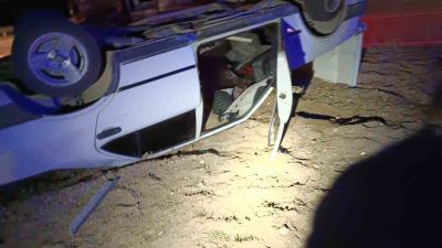 Hatay’ın Altınözü ilçesinde takla atarak ters dönen otomobilin sürücüsü yaralandı.