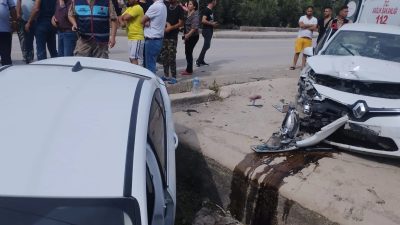 Hatay’ın Samandağ ilçesine bağlı Kapısuyu/Çevlik Mahallesi’nde meydana gelen trafik kazası,