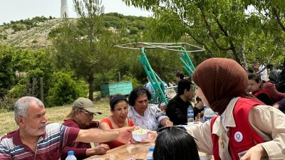 Türk Kızılay Hatay Şubesi, engelli vatandaşlar için piknik etkinliği düzenledi.