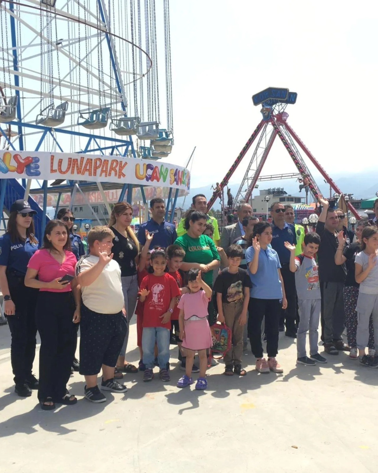 Engelli Öğrenciler Lunaparkta Doyasıya Eğlendi