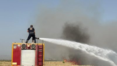 Hatay’ın Kumlu ilçesi Akkuyu Mahallesi’nde, yüksek gerilim hattından kaynaklanan bir