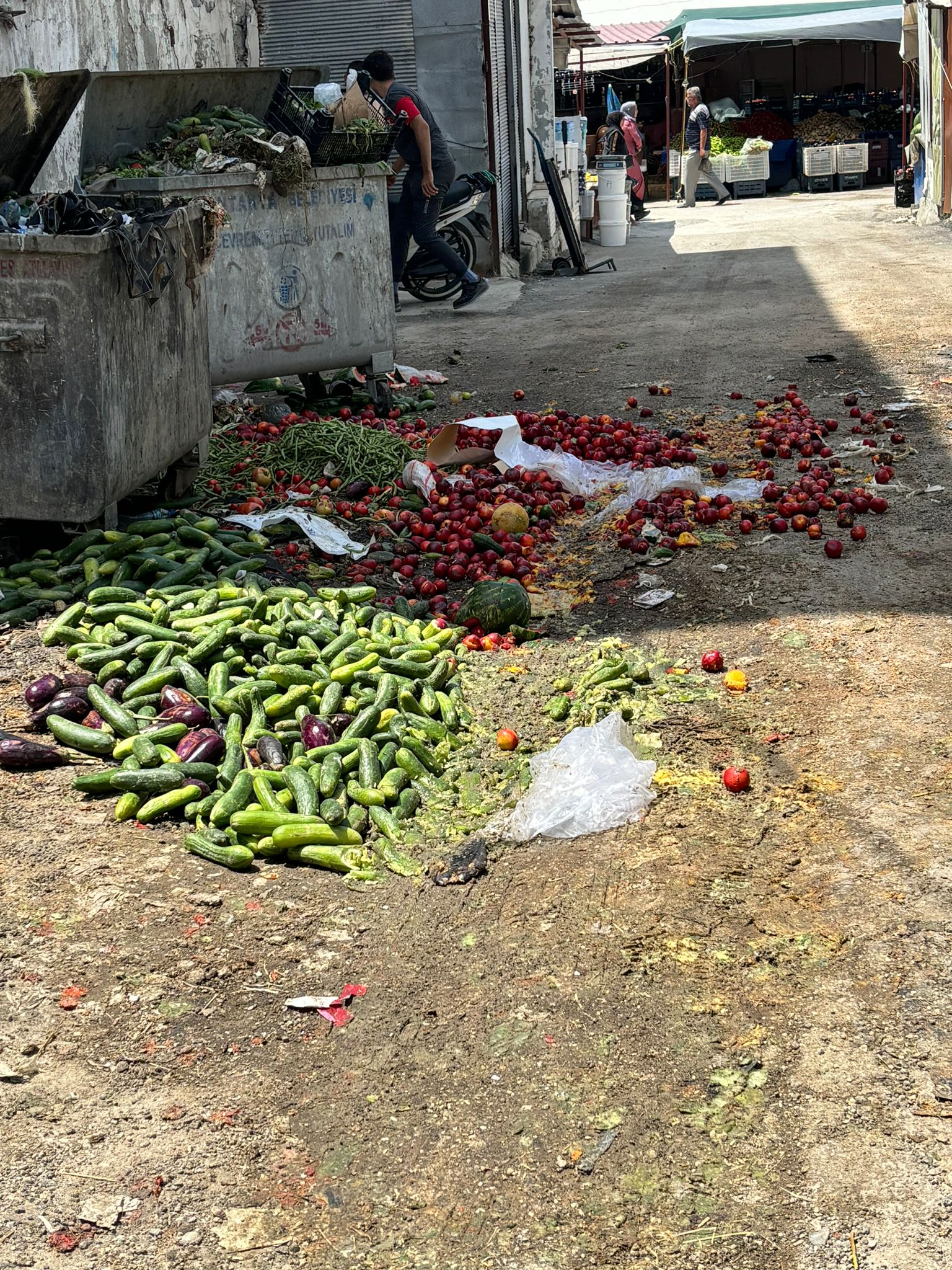 Eski sebze Hali Arka sokaklarına müdahale gerekiyor