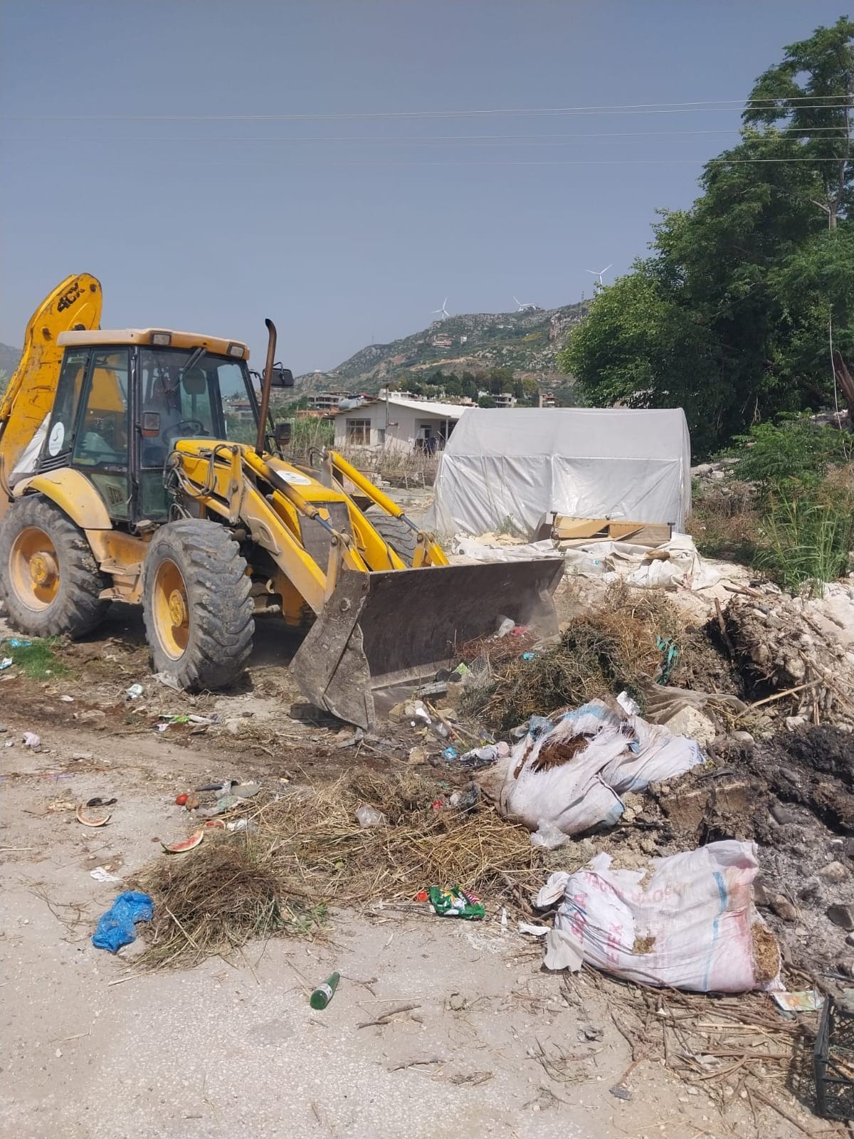 Büyükşehir ve İlçe Belediyesi El Ele: Tekebaşı Çöp Yığınları Toplandı