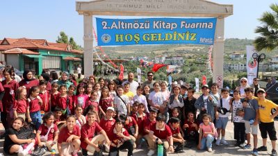 Altınözü ilçesinde düzenlenen geleneksel Altınözü 2. Kitap Fuarı, coşkulu bir
