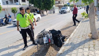 Hatay’ın Samandağ ilçesinde 2 motosikletin çarpışması sonucu 2 kişi yaralandı.