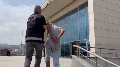 Hatay Emniyet Müdürlüğü ekipleri, yürüttükleri başarılı operasyonlarla aranan suçluları yakalamaya