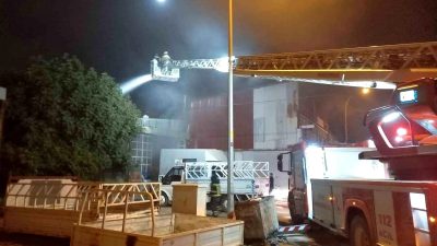 Hatay’da oto tamir atölyesinde çıkan yangın, iş yeri önündeki ve