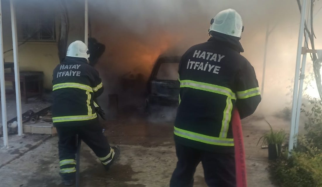 Hatay’ın Arsuz ilçesinde, otomobilde çıkan ve eve sıçrayan yangın söndürüldü.Konacık